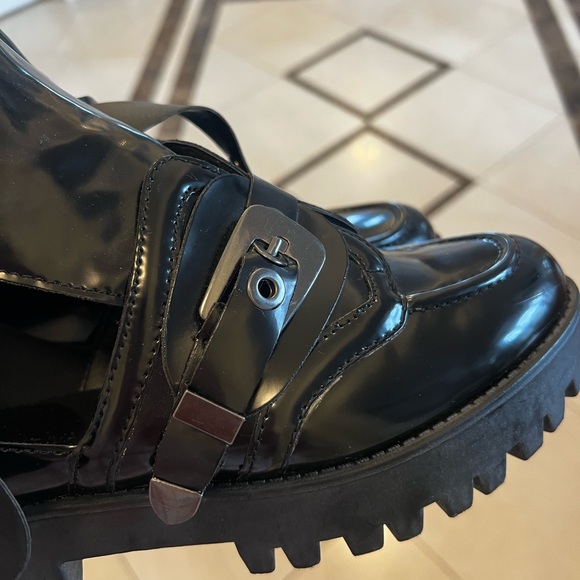 Boots - Picture 4 of 4